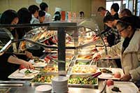 食堂承包積極發(fā)展提升我國企業(yè)、學(xué)校學(xué)生食堂飯菜的健康及營養(yǎng)搭配