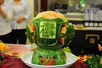選擇一家專業(yè)的蔬菜配送公司，以便做好大餐