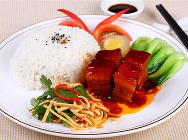 食堂承包在專業(yè)團(tuán)隊的領(lǐng)導(dǎo)下必然是一個有序的地方